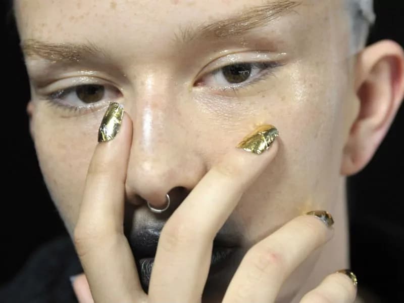 Argento e oro: ecco le tendenze primavera – estate 2017