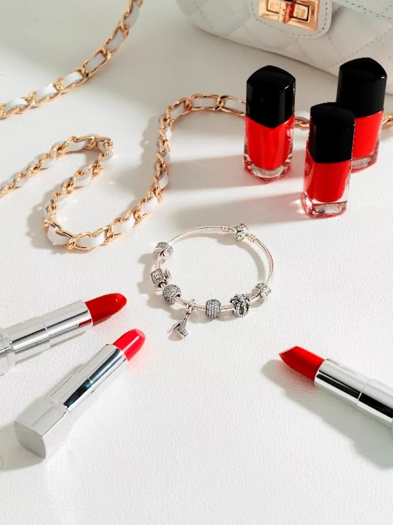 Glamour, romantic, minimal o tropical? Dal 12 al 30 giugno Pandora fa scoprire ad ogni donna la propria personalità