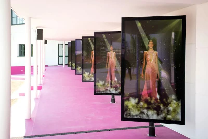 La fondazione fashion research Italy svela la passerella multimediale e la ‘statua’ di donna in attesa del grand opening di sabato 21 ottobre