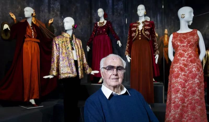 Lo stilista Givenchy compie 90 anni