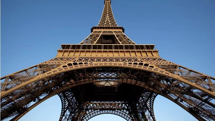 La Tour Eiffel festeggia i 300 milioni di visitatori in 130 anni