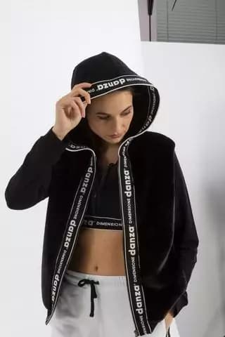 Ritorna la logomania con Dimensione Danza e Everlast [GALLERY]