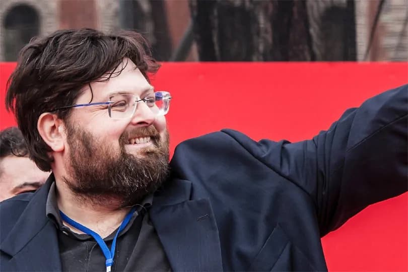 Facebook sospende Mario Adinolfi dopo i commenti sul caso di violenza sessuale che ha coinvolto Asia Argento