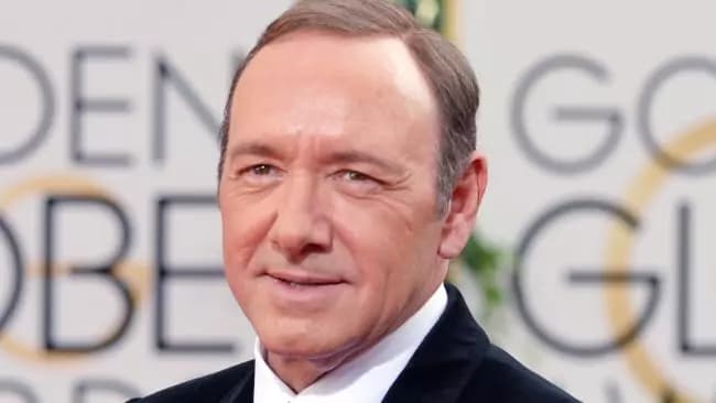 Kevin Spacey, accusato di molestie dall’attore Anthony Rapp, fa coming out
