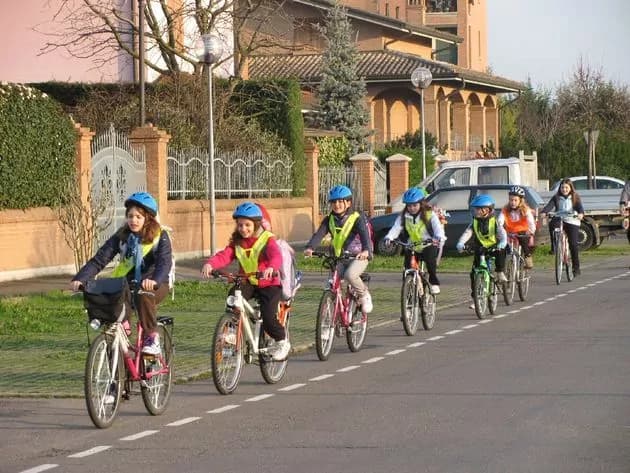 Smog: a scuola a piedi o in bici? La memoria è a rischio se c’è inquinamento