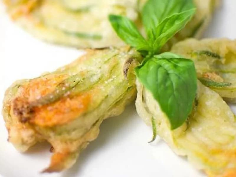 Fiori di zucca ripieni, una ricetta molto semplice quanto gustosa