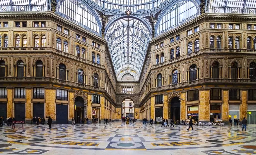 Tour su misura e personal shopper a Napoli