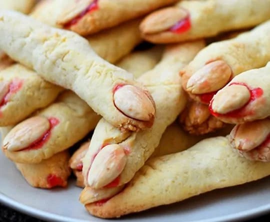 “Dolcetto o scherzetto?” Con la ricetta delle dita zombie si fanno entrambi