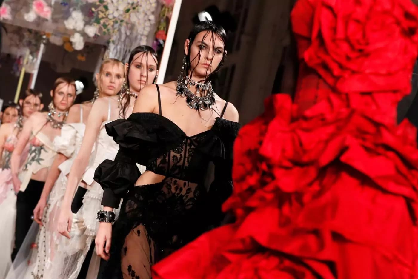 Paris Fashion Week: sfila la collezione primavera estate 2018 Alexander McQueen [GALLERY]