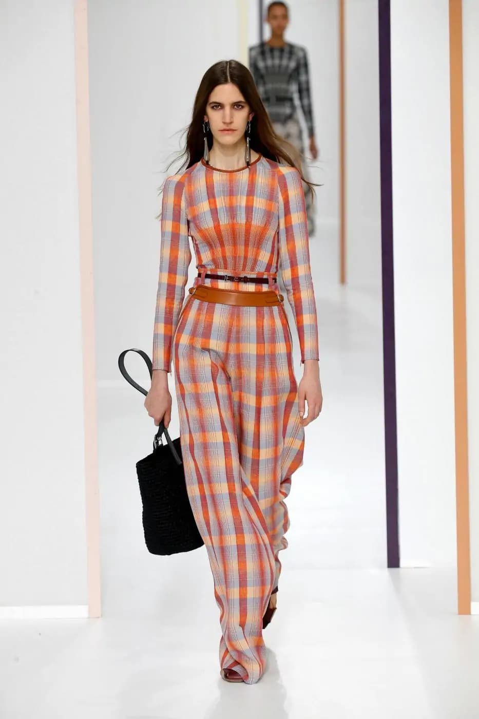Paris Fashion Week: sfila a Parigi la collezione Hermes per l’estate 2018 [GALLERY]