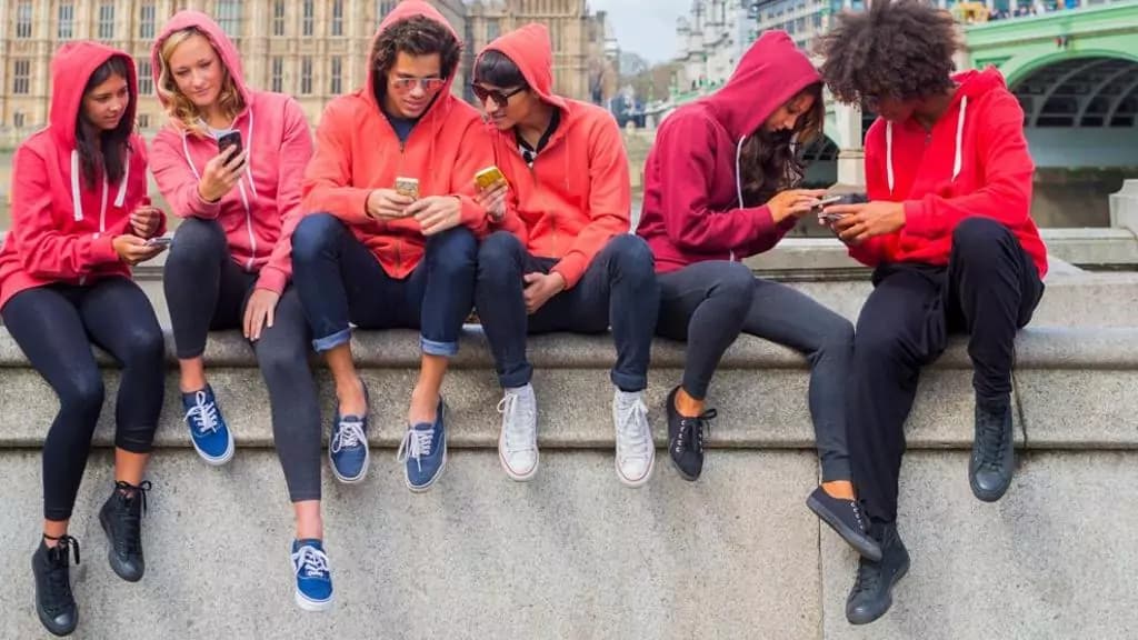 Salute: esperimento a Brescia, studenti per 7 giorni senza smartphone