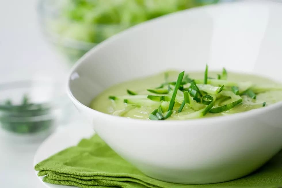La zuppa di avocado e yogurt, una ricetta sana e gustosa