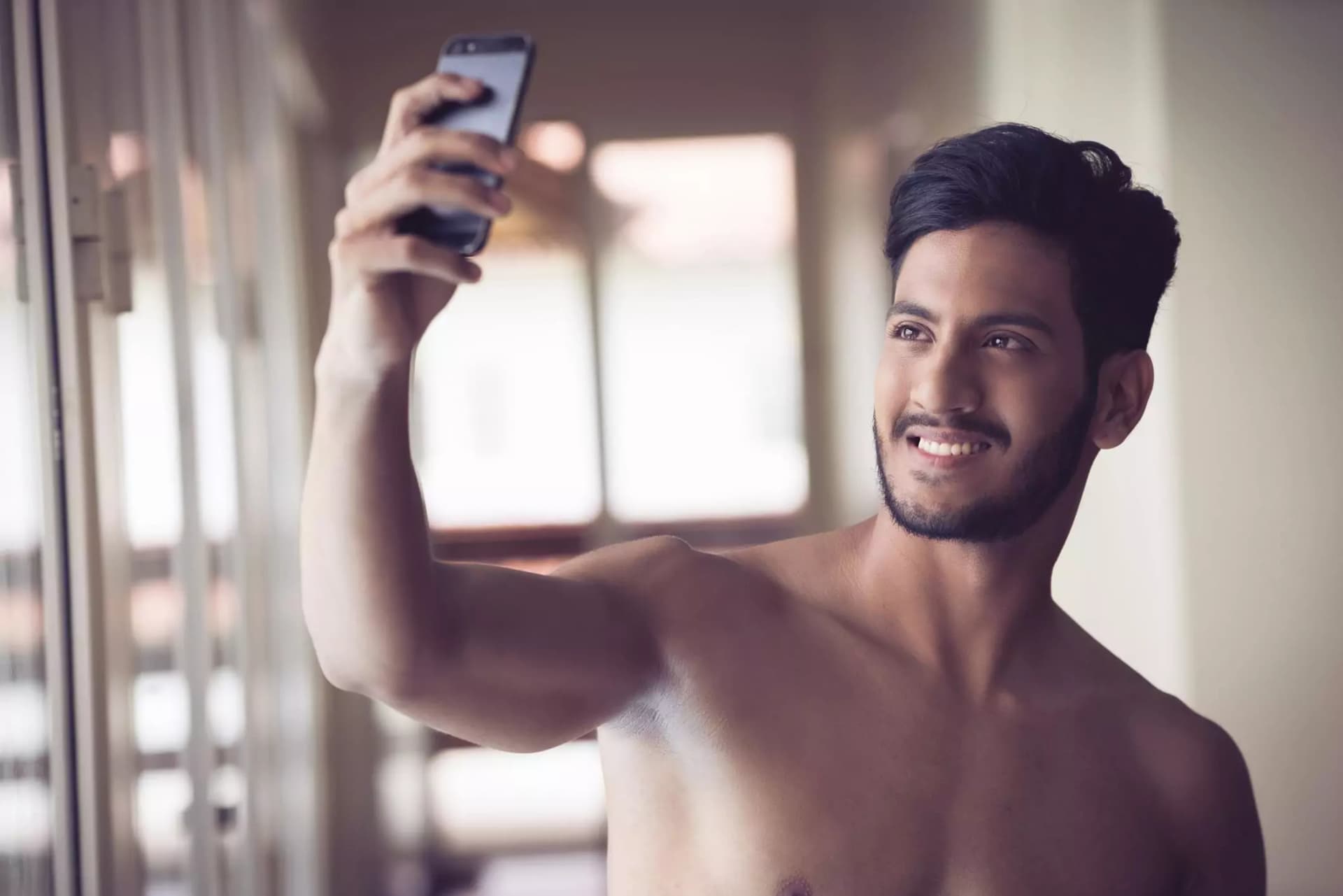In Italia per un selfie perfetto, si arriva pure al “ritocchino” chirurgico