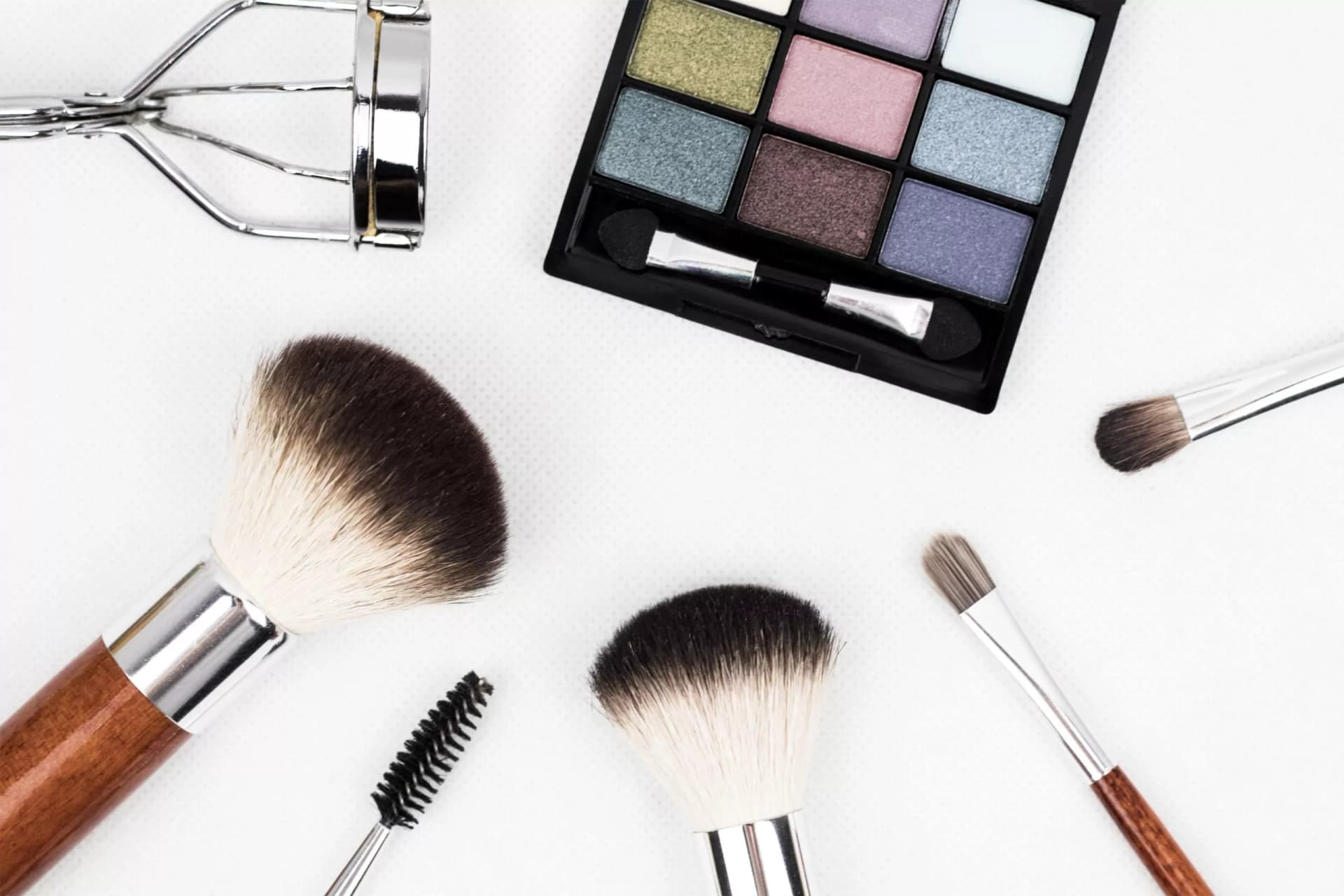 Le idee per un perfetto make up per le feste