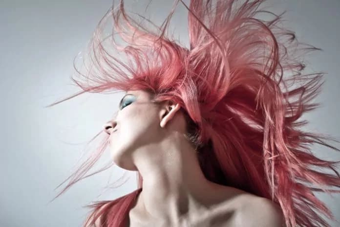 Colore capelli, nel 2019 si può osare con il rosa?