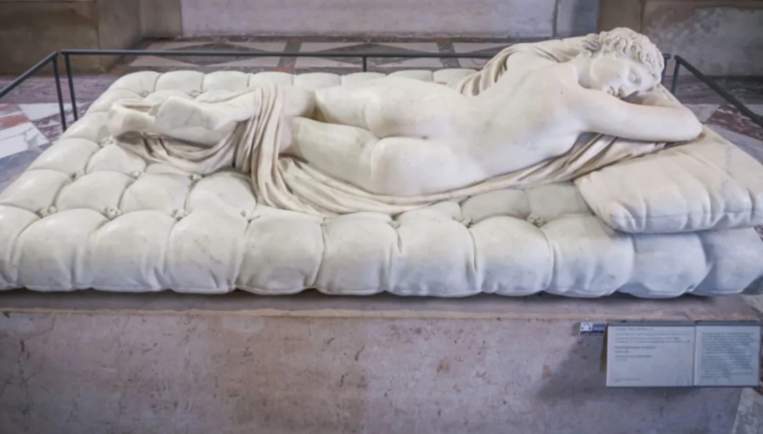 L’Oréal e il Louvre: una mostra che celebra la bellezza