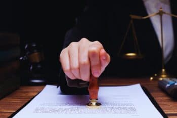 Eredità, quali sono i debiti dei genitori che non si tramandano ai figli