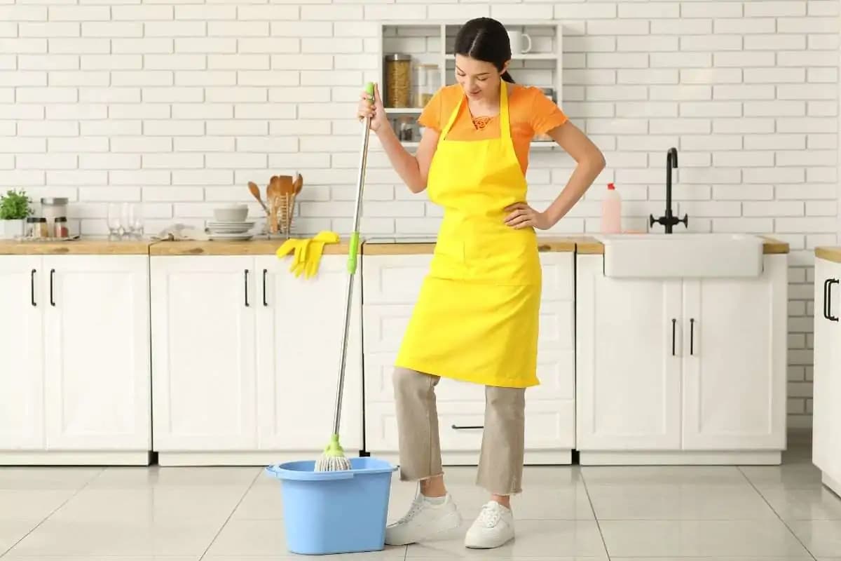 Trucco per pavimento pulito