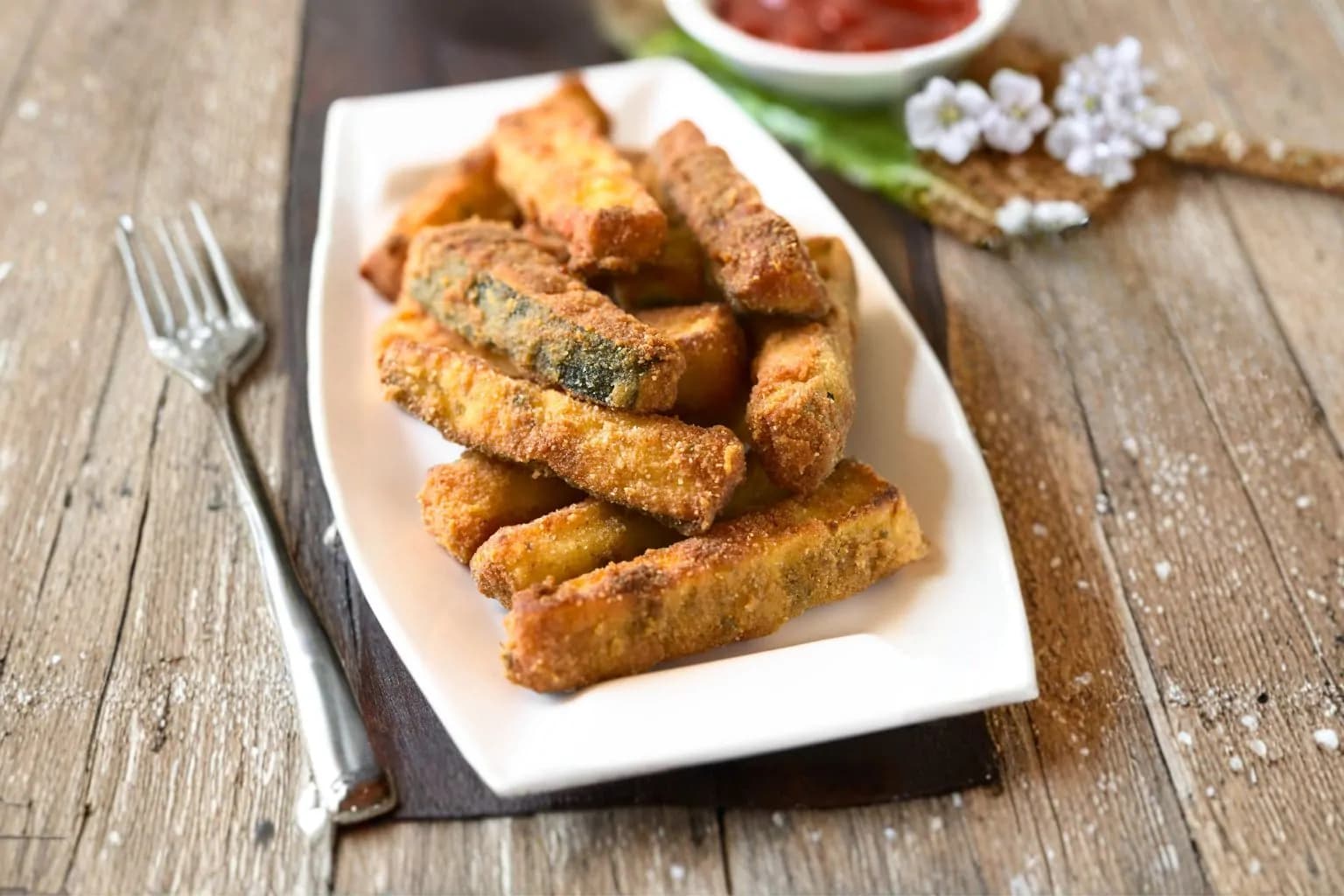 Bastoncini di zucchine al forno, il contorno che salva la cena