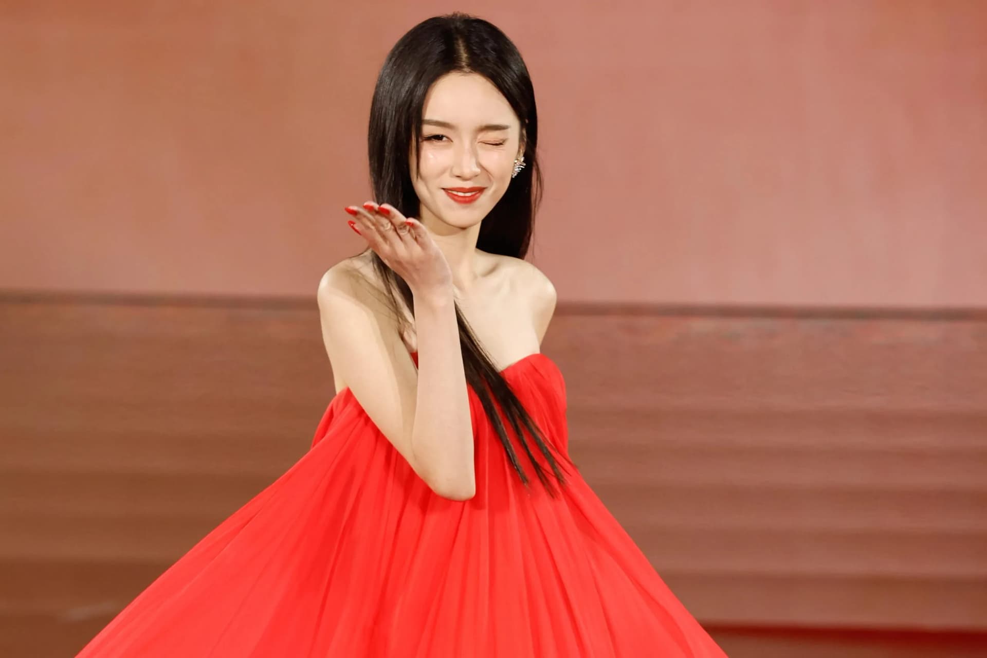 C-Beauty, la bellezza cinese: pelle di porcellana e collagene hi-tech sono il nuovo trend
