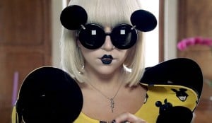 luala-lindanews-gaga-paparazzi