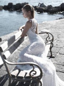 Una cascata di diamanti, ecco l'abito da sposa da sogno
