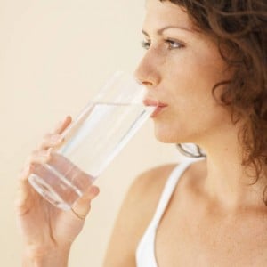 BERE ACQUA PELLE SECCA