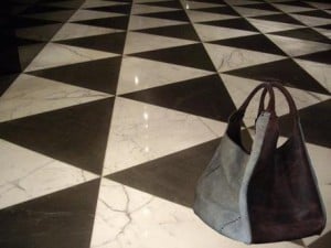 Moda: scarti di pelli e vele di navi per borse eco-etiche