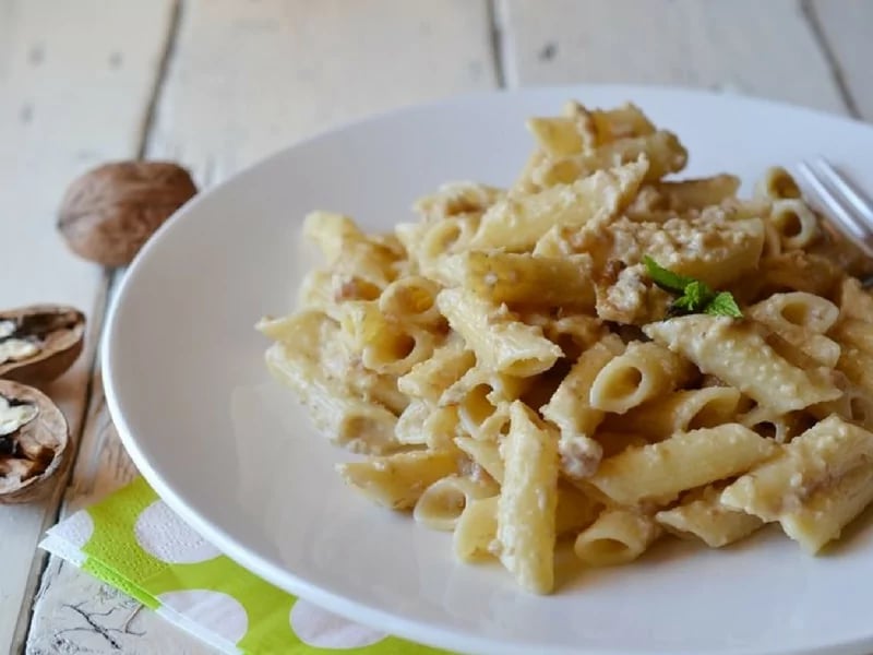 Pennette con guanciale, pere e noci: un primo piatto gustoso ed invernale