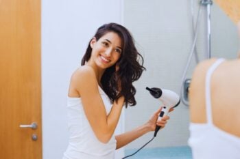 Rimedi naturali per coprire i capelli bianchi 
