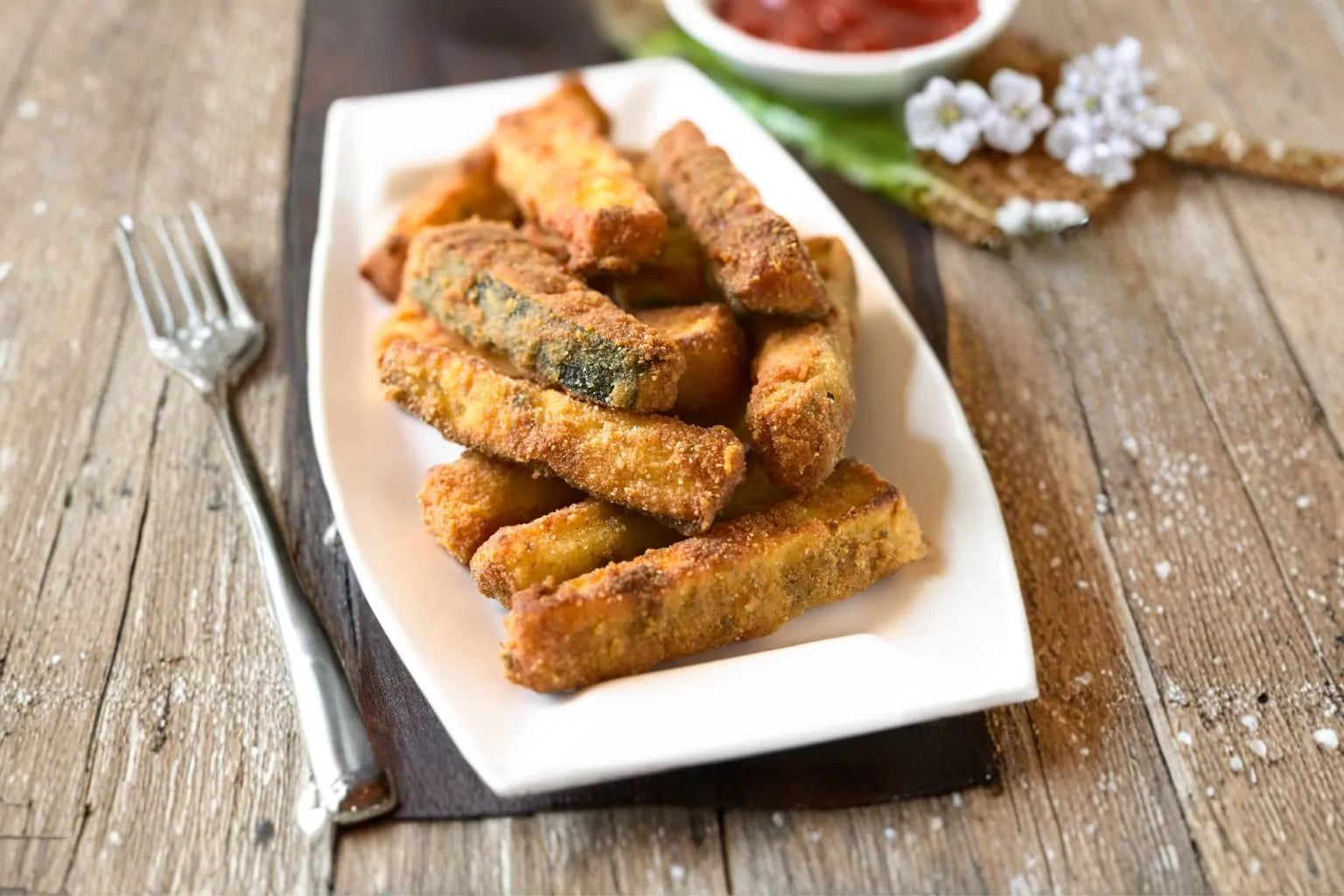 Bastoncini di zucchine al forno, il contorno che salva la cena