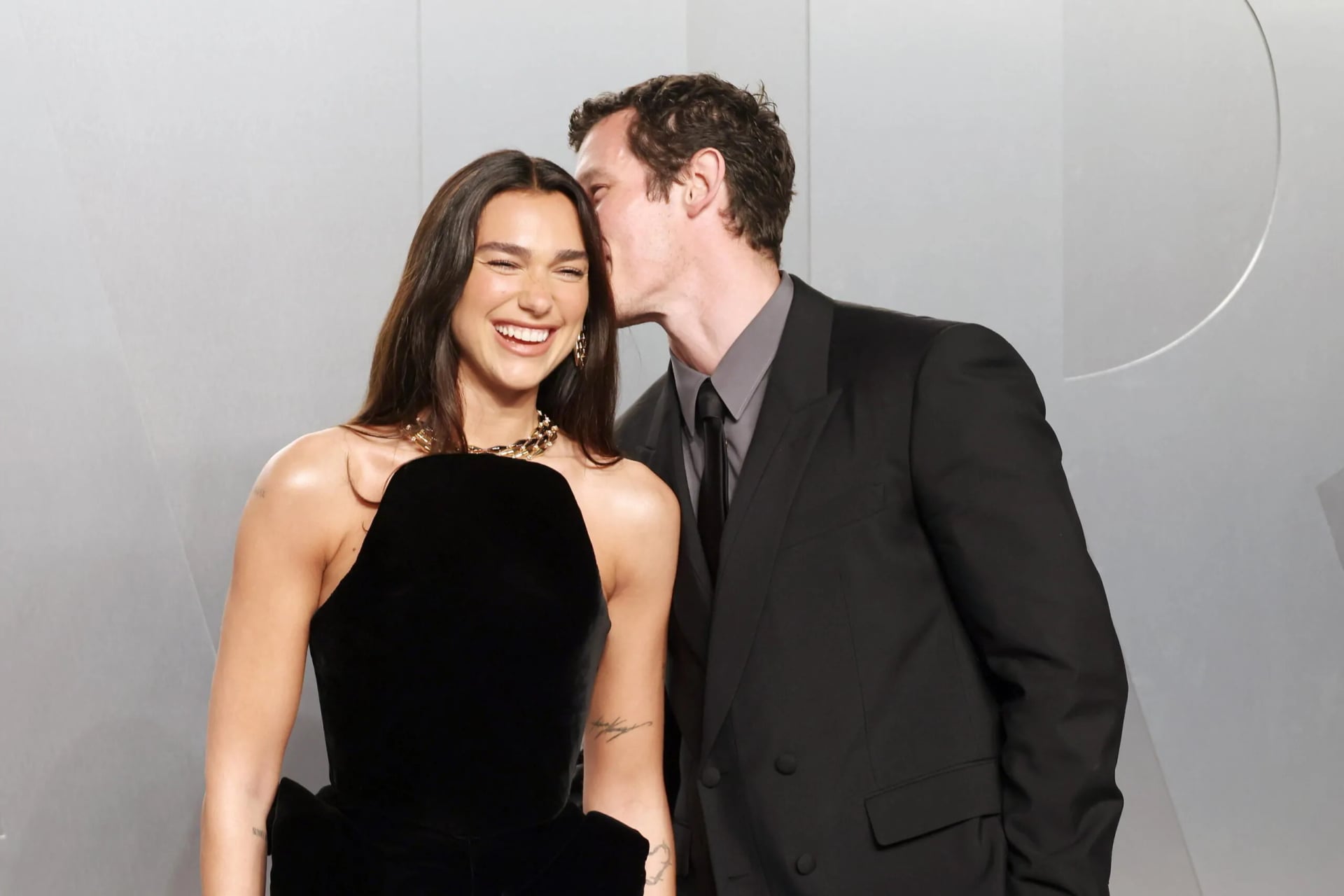Il matrimonio di Dua Lipa a Palermo divide la città