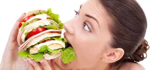 Un minuto in bocca, una vita sui fianchi: quanto tempo impiega il nostro corpo per accumulare peso?