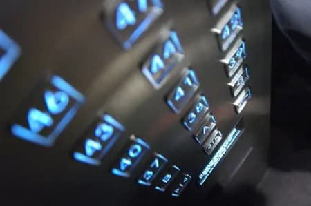 Rubano in un’azienda ma rimangono bloccati in ascensore