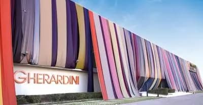 La sede di Gherardini ricoperta di stoffa per celebrare i 130 anni della maison