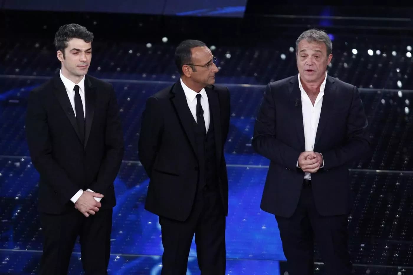 Sanremo, Claudio Amendola dichiara amore alla moglie, in diretta