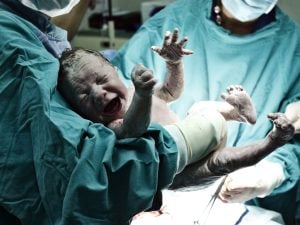 parto medicalizzato 300x225