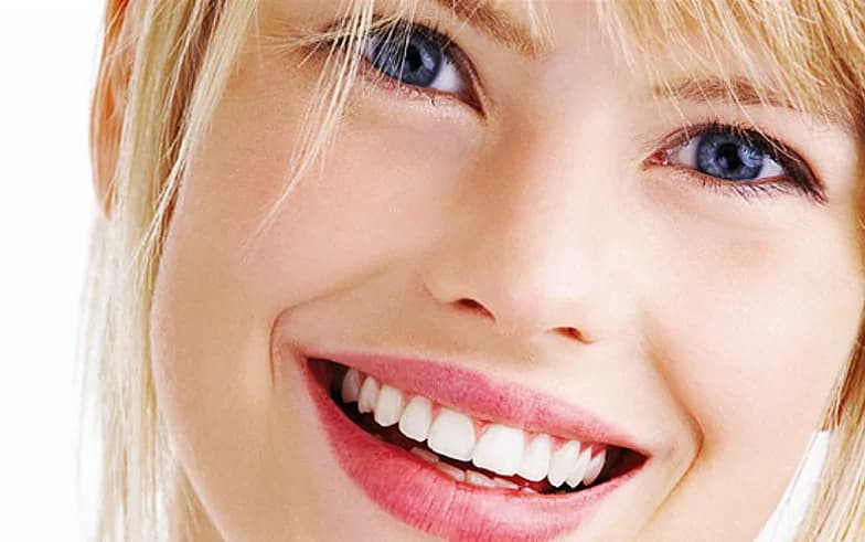 Salute dentale: latte, spinaci e mele per un sorriso sano e smagliante