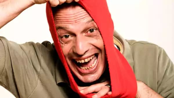 Il comico di Zelig, rovinato dal divorzio, è costretto a dormire in auto