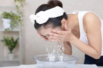 A che temperatura va lavato il viso per non danneggiarlo