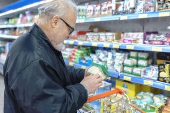 In questi supermercati gli over 60 pagano la metà alla cassa
