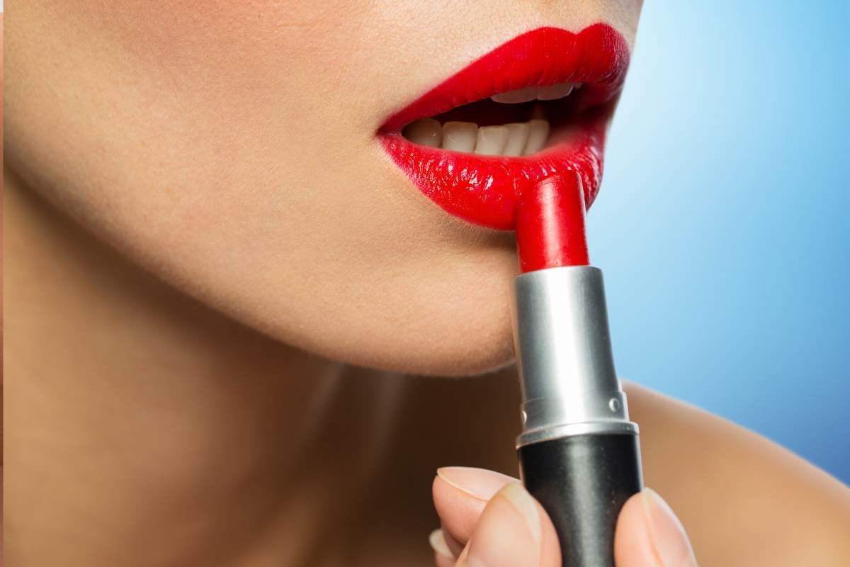 rossetto rosso trucco estetista