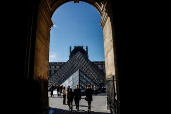 Louvre 350x233