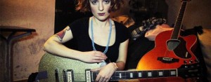 ragazza con la chitarra