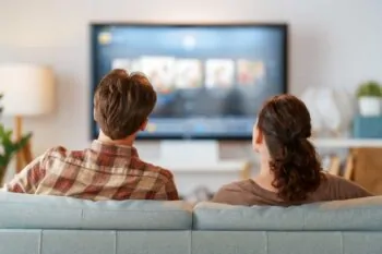 Coppia davanti alla tv