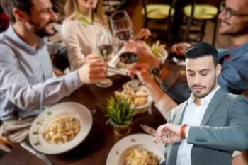 qual è orario giusto per cenare
