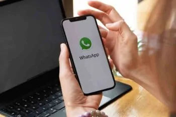 trucco whatsapp per scrivere lettere colorate nei messaggi